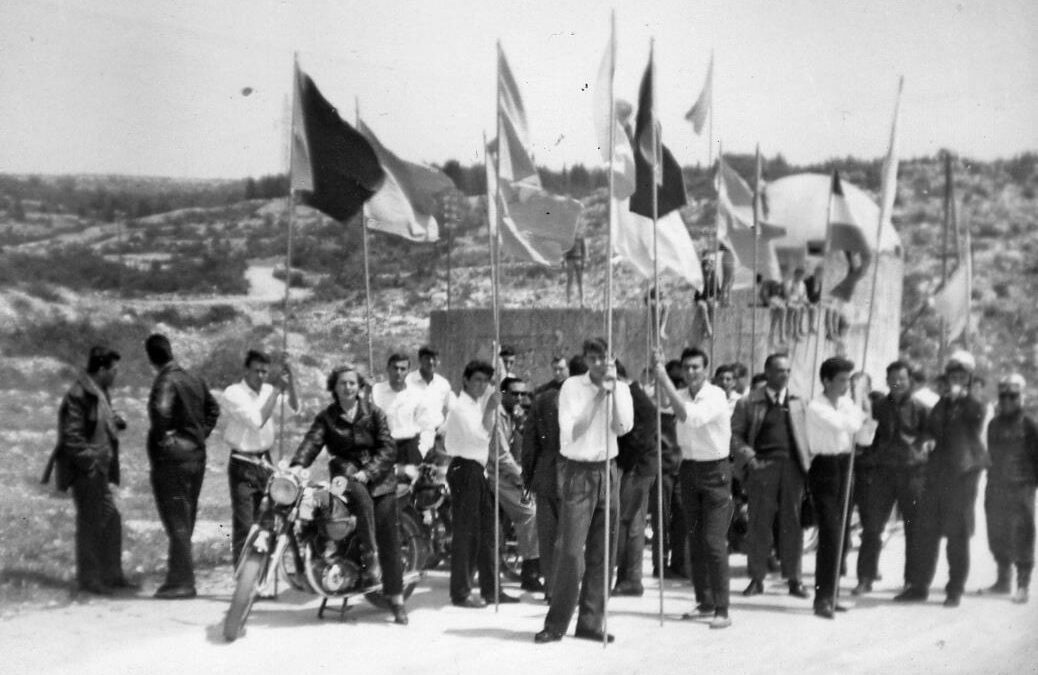 AUDIO Šibenske uspomene: ‘Živija prvi Maj! Svi mašu zastavicama od karte koje su puntinama pričvršćene na drvene letvice’