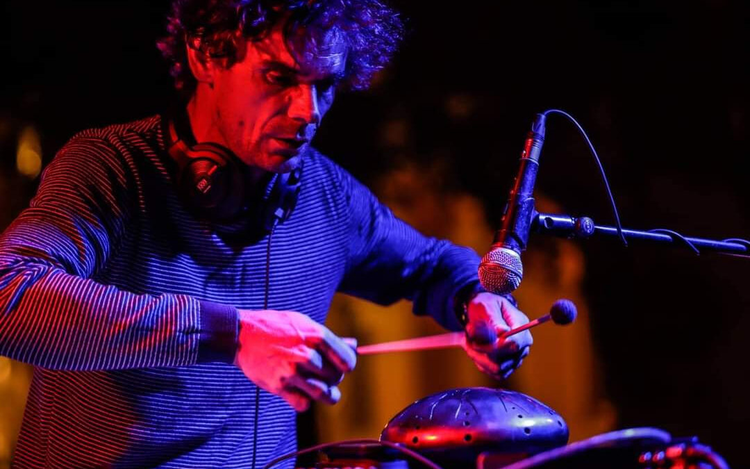 Fikcio Monger zabavlja publiku na Mihovilu prije i nakon Bonoba: Pripremio je unikatni set!