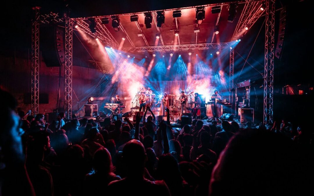 “AJMO!” – novi projekt Ureda za izvoz glazbe Hrvatska: 10 puta po 10.000 eura za organizaciju koncerata izvan velikih gradova